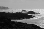 Port Yuzin (Porzh Yusin), 2011. Vue sur Beg Biniglou, Pointe du Créac`h, Pointe de Porzh Men et la couronne du Roi Gradlon. 