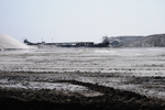 Salin de Giraud. Collines de sel dans le site de stockage.