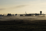 Kerlan (Ker Lann), 2011. Brouillard du petit matin. De droite: le chateau d`eau, maisons de Pennors et Poull Brac; à l`horizon le Fort de St. Michel, tour aéroport, Le Stiff, tour radar.