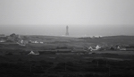 Pointe du Stiff (Beg Stif), 2011. Vue vers SudOuest: phare de La Jument derrière Pointe de Roc`Hir, et maisons de Feunten Vélen et Kerandraon. Voir aussi "Images de Ouessant - phare de La Jument".