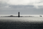Feunten Vélen (Feunteun Vcelen), 2011. Vue sur le phare de Kéréon, Ilot Louédog, roches du Men Garo et Ilot Ar Brélimou, à l`horizon le rocher de La Helle et phare de Faix.