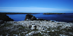 Pointe de Cadoran (Beg Kadoran) - Penn Ar Men Du (Penn Ar Mein Du), 2011. La Baie de Béninou, le promontoire de Penn Ar Ru Meur, et l`Ile de Keller; à l`horizon Le Créac`h.