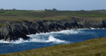 Bougué Ru (Bouge Ruz), 2011. Vue sur la Baie de Béninou; de droite à gauche: le Fort de St. Michel, les maisons de Frogullou et Ty Crann, les landes de bruyère et la falaise de Bougué Vigné.